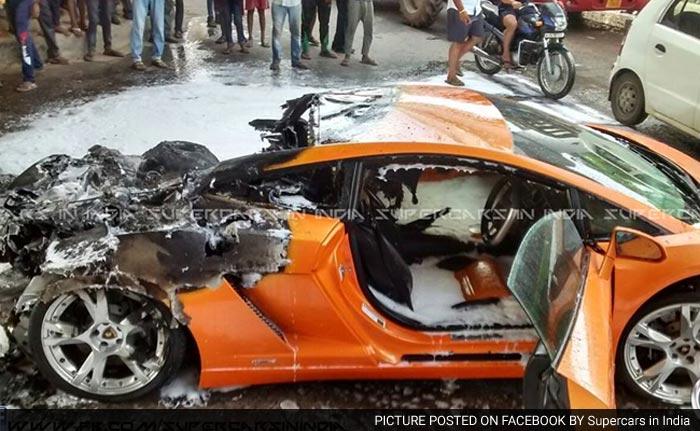 5 Pics: Lamborghini Gallardo Catches Fire in Delhi