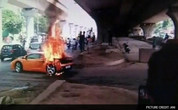 5 Pics: Lamborghini Gallardo Catches Fire in Delhi