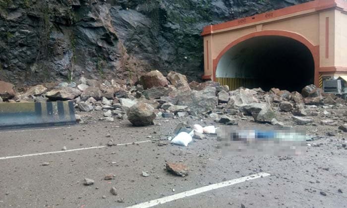 Major Landslide on Mumbai-Pune Expressway
