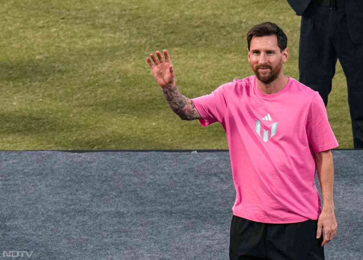 'ऐसी दीवानगी देखी नहीं कहीं'.. सुपर स्टार फुटबॉलर मेसी का दिल्ली में शानदार स्वागत, देखिए तस्वीरें