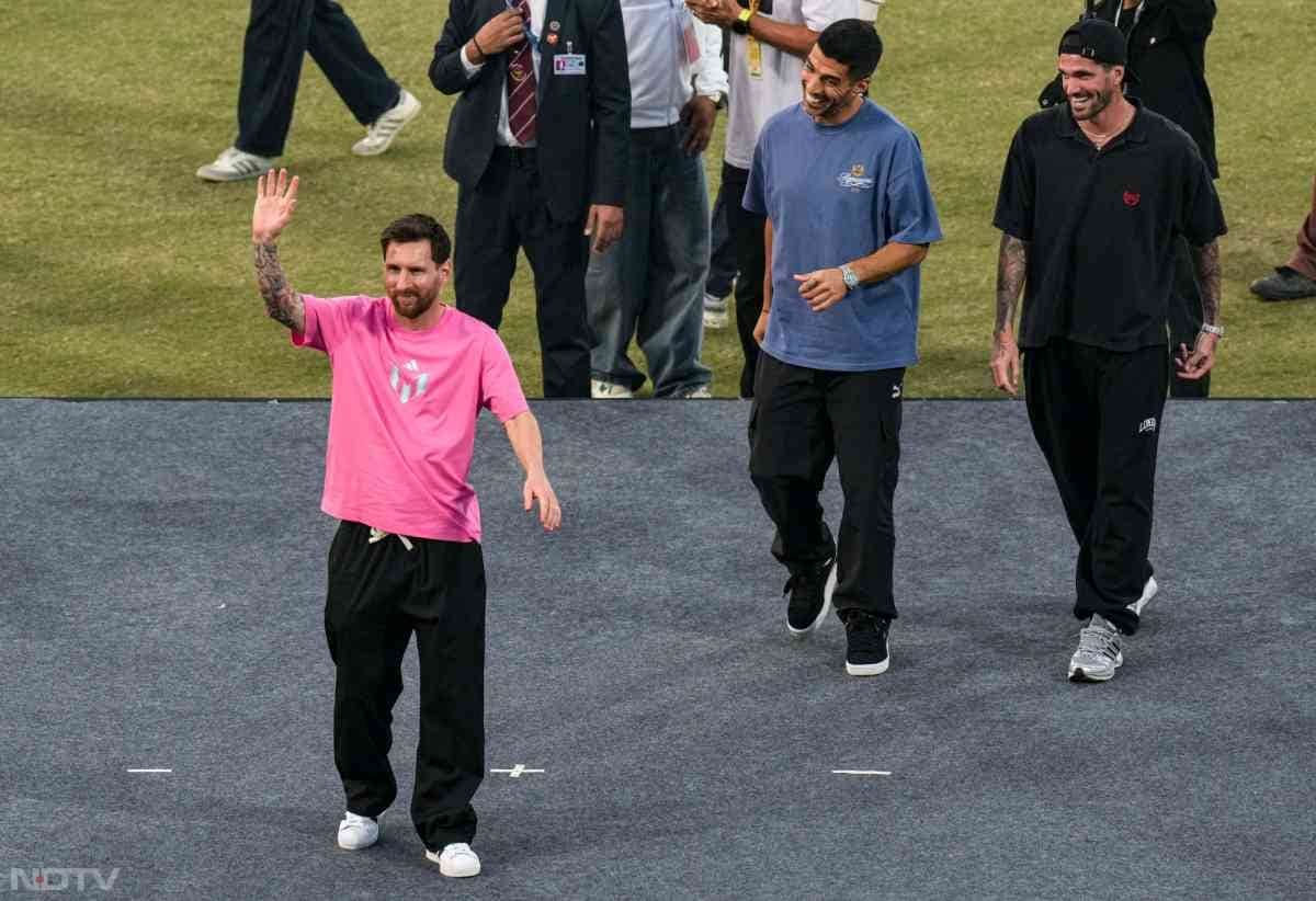 'ऐसी दीवानगी देखी नहीं कहीं'.. सुपर स्टार फुटबॉलर मेसी का दिल्ली में शानदार स्वागत, देखिए तस्वीरें