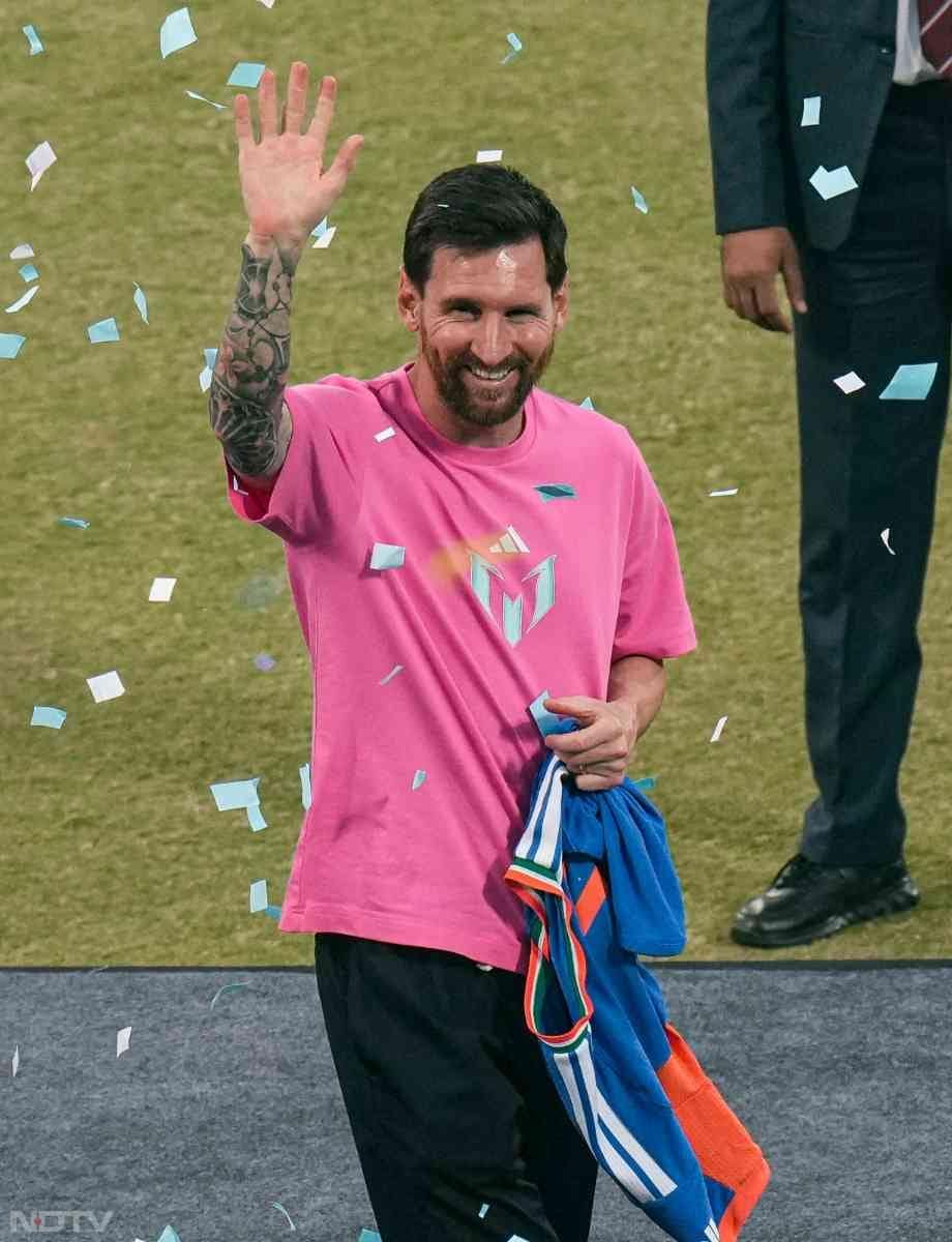 'ऐसी दीवानगी देखी नहीं कहीं'.. सुपर स्टार फुटबॉलर मेसी का दिल्ली में शानदार स्वागत, देखिए तस्वीरें