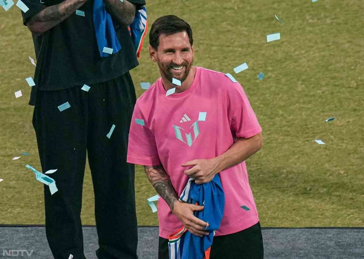 'ऐसी दीवानगी देखी नहीं कहीं'.. सुपर स्टार फुटबॉलर मेसी का दिल्ली में शानदार स्वागत, देखिए तस्वीरें