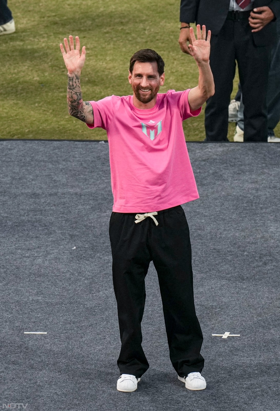 'ऐसी दीवानगी देखी नहीं कहीं'.. सुपर स्टार फुटबॉलर मेसी का दिल्ली में शानदार स्वागत, देखिए तस्वीरें