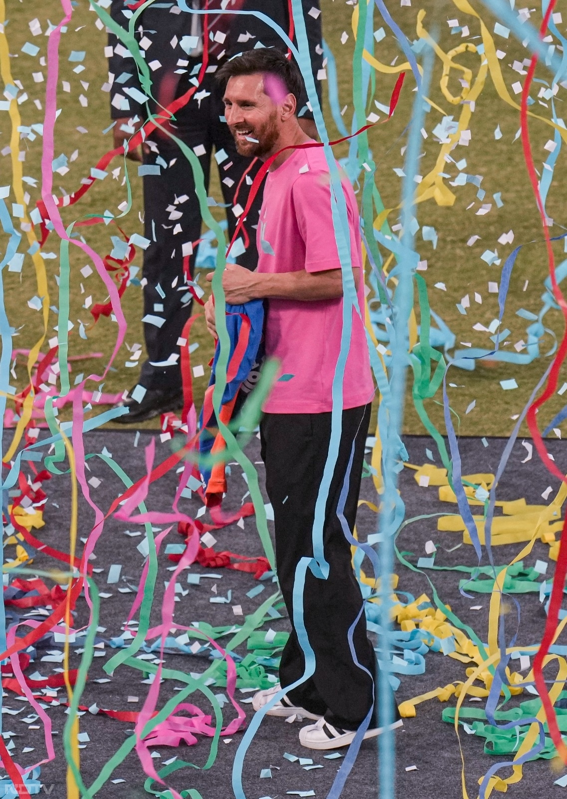 'ऐसी दीवानगी देखी नहीं कहीं'.. सुपर स्टार फुटबॉलर मेसी का दिल्ली में शानदार स्वागत, देखिए तस्वीरें