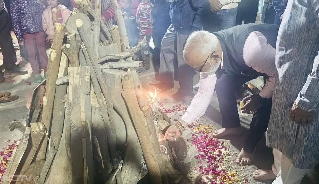 लोहड़ी का पर्व फसल कटाई और खुशहाली का प्रतीक माना जाता है. इसे विशेष रूप से किसानों के बीच हर्षोल्लास के साथ मनाया गया. बीकानेर में इस परंपरा को श्रद्धा के साथ निभाया गया