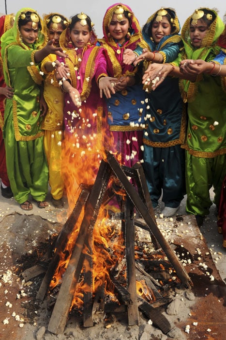 Offerings of peanuts, popcorn and sweets made of <i>til- chirva, gajak</i> and <i>revri</i> were made to propitiate fire as a symbol of the Sun God. (AFP Photo)