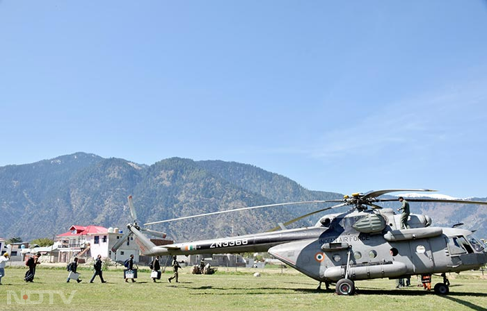 लोकसभा चुनाव 2024: जम्मू-कश्मीर के किश्तवाड़ में 188 सुरक्षाकर्मियों को बर्फीले इलाकों में पहुंचाया गया