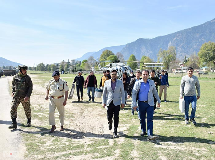 लोकसभा चुनाव 2024: जम्मू-कश्मीर के किश्तवाड़ में 188 सुरक्षाकर्मियों को बर्फीले इलाकों में पहुंचाया गया