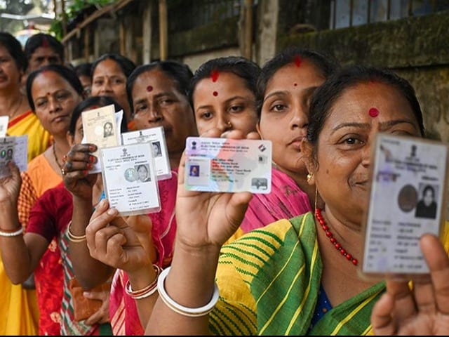 Photo : Lok Sabha Election  2024: पहले चरण का मतदान शुरू, 21 राज्यों की 102 सीटों पर हो रही है वोटिंग