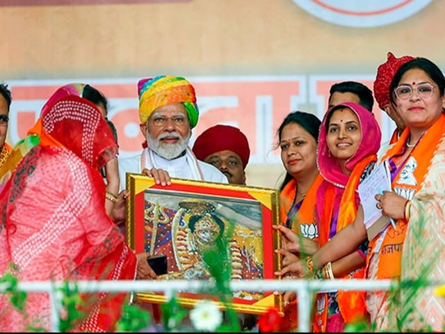 Photo : राजस्थान के जालोर में प्रधानमंत्री मोदी की जनसभा, कहा- आपका सपना, मेरा संकल्प है