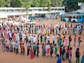 Photo : Lok Sabha Elections 2024: दूसरे चरण में 13 राज्यों की 88 सीट पर मतदान जारी, पोलिंग बूथ पर नजर आने लगी भीड़