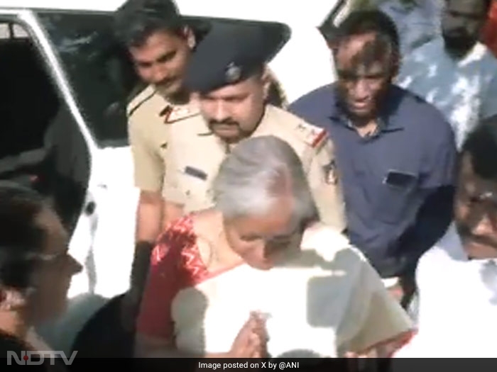 Finance Minister Niramala Sitharaman arrived at the polling booth in Jayanagar and cast her vote.