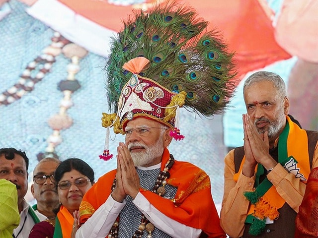 Photo : प्रधानमंत्री मोदी की कर्नाटक के उत्तर कन्नड़ा में जनसभा, कहा 'भाजपा सरकार का मंत्र विकास भी, विरासत भी'