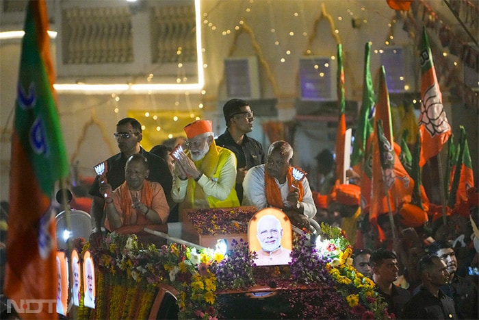 प्रधानमंत्री मोदी ने अयोध्या में किए रामलला के दर्शन, रोड शो में दिखी भक्तों-समर्थकों की भारी भीड़