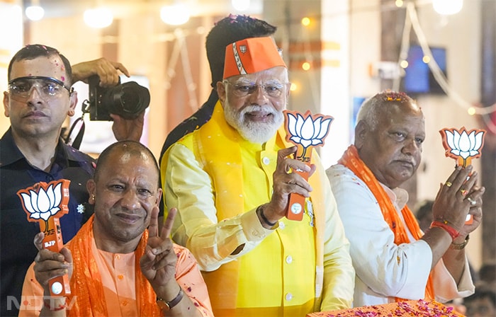 प्रधानमंत्री मोदी ने अयोध्या में किए रामलला के दर्शन, रोड शो में दिखी भक्तों-समर्थकों की भारी भीड़