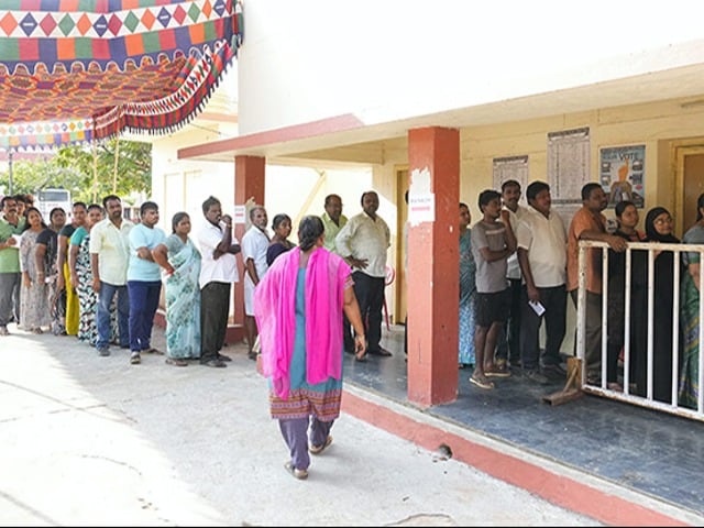 Photo : Lok Sabha election 2024: चौथे चरण में 10  राज्यों की 96 सीटों पर वोटिंग जारी, 1717 उम्मीदवारों की किस्मत का होगा फ़ैसला