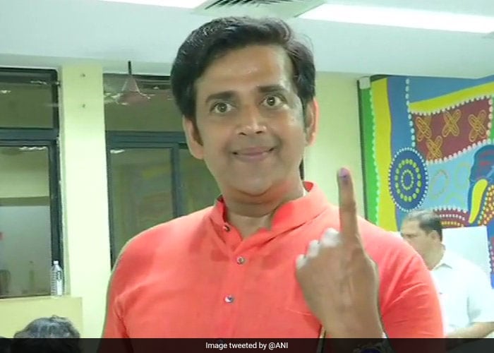 लोकसभा चुनाव: मुंबई में रेखा, शोभा खोटे ने किया चौथे चरण में वोट