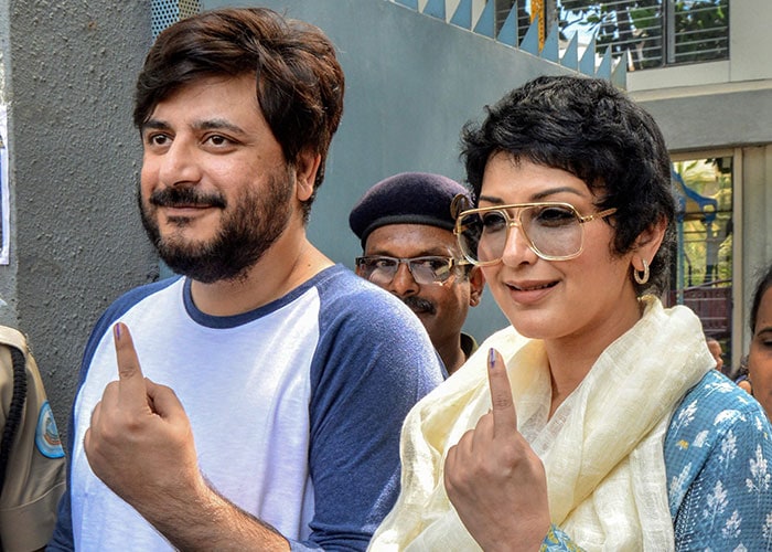 Pics: Celebs, Businessmen, Athletes, News Makers Vote In Mumbai Today
