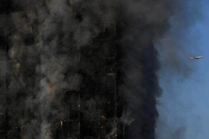 आग की चपेट में आई लंदन की 27 मंजिला इमारत, देखें तस्‍वीरें