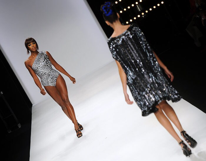 Former British supermodel, Naomi Campbell walks down the catwalk wearing clothes by Issa London for the Spring/Summer 2010 collection on the third day of the London Fashion Week, in central London, on September 20, 2009. AFP PHOTO/Ben Stansall