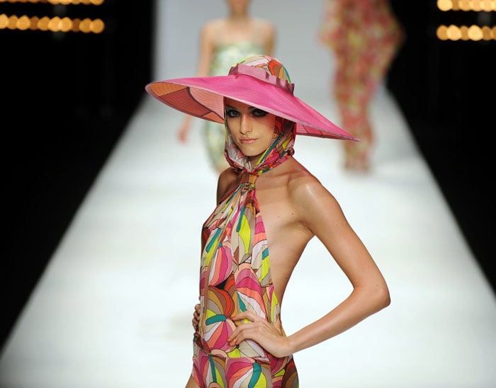 Models walk down the catwalk wearing clothes by Issa London for the Spring/Summer 2010 collection on the third day of the London Fashion Week, in central London, on September 20, 2009. AFP PHOTO/Ben Stansall