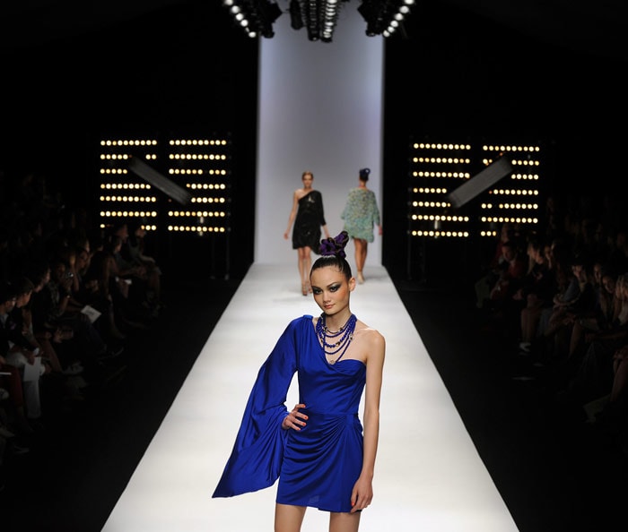 Models walk down the catwalk wearing clothes by Issa London for the Spring/Summer 2010 collection on the third day of the London Fashion Week, in central London, on September 20, 2009. AFP PHOTO/Ben Stansall