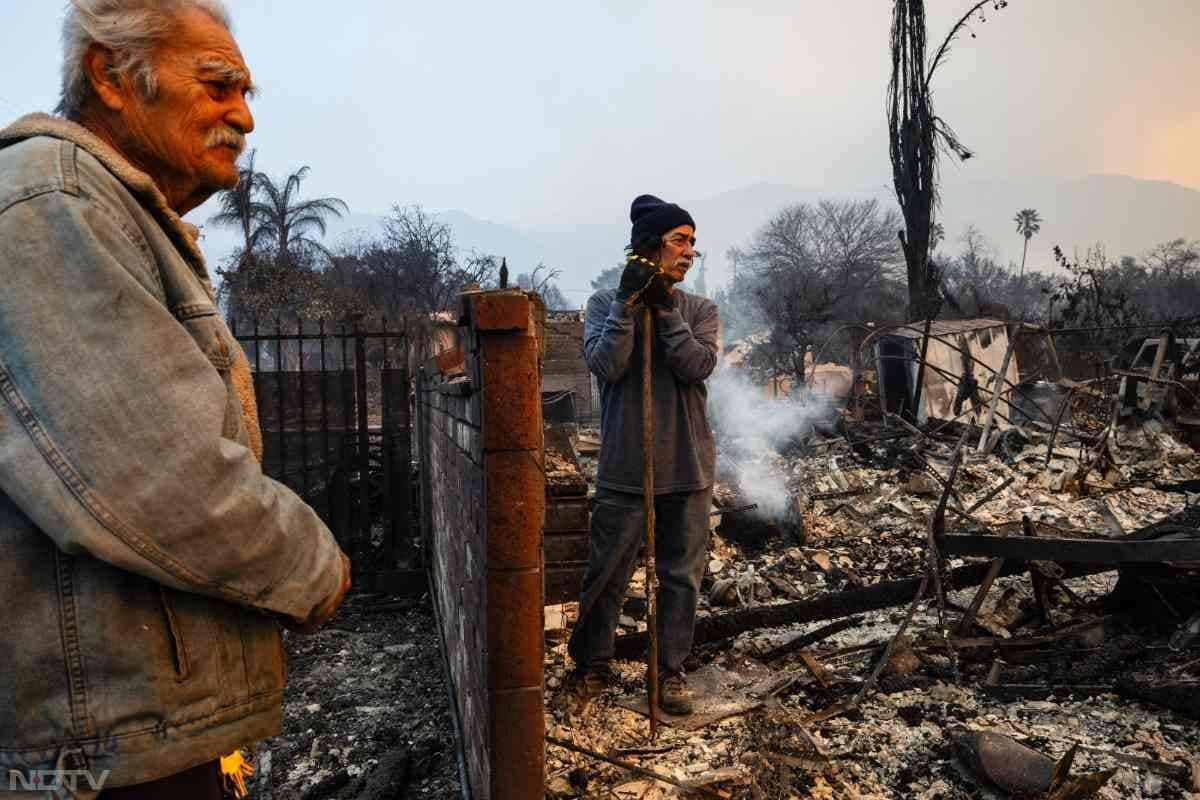 आग में अपने घर गंवा चुके लोगों के लिए यह घटना किसी भीषण सदमे से कम नहीं हैं.