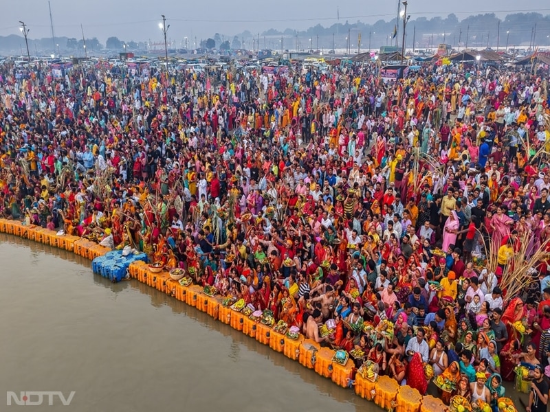 महाकुंभ, दुनिया का सबसे बड़ा धार्मिक आयोजन है, जहां करोड़ों लोग आस्था और शांति की खोज में आते हैं. फोटो: IANS