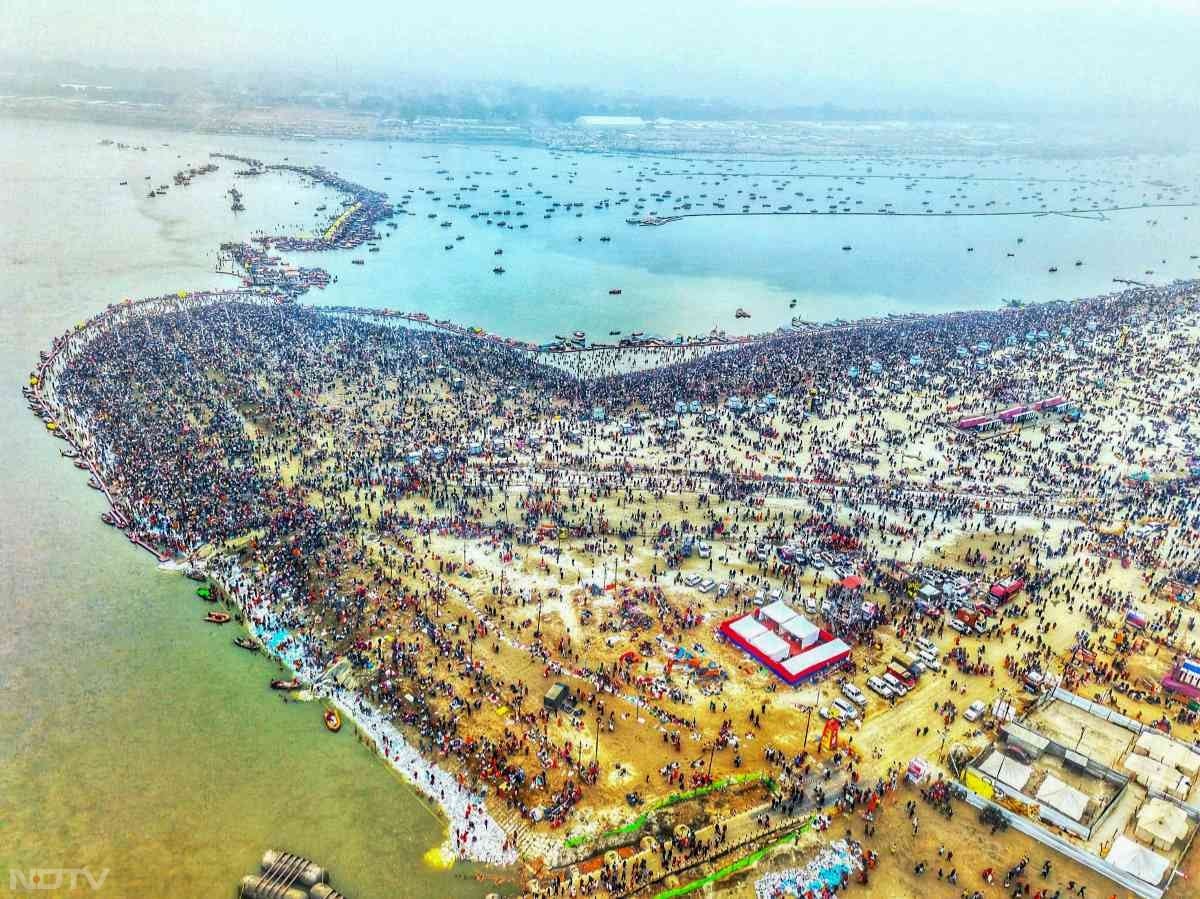 अद्भुत... त्रिवेणी पर गंगा, यमुना, अदृश्य सरस्वती के साथ जनसमुद्र का मिलन.