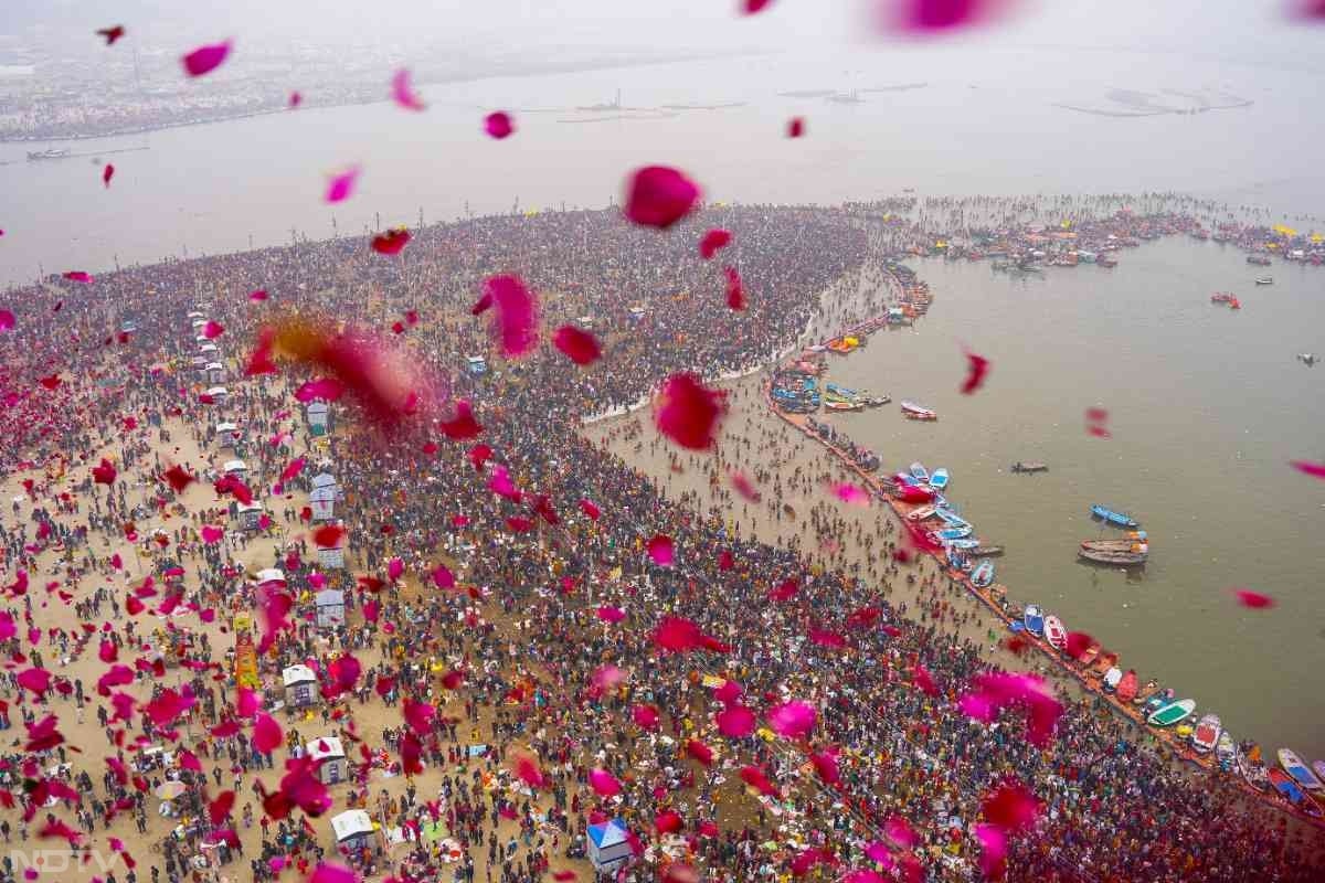 महाकुंभ में अमृत स्नान की सबसे दिव्य और भव्य तस्वीरें