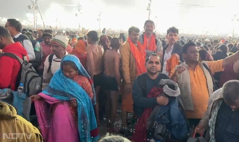 महाकुंभ मेले में बुधवार को माघी पूर्णिमा स्नान के साथ श्रद्धालुओं का एक महीने का कल्पवास पूरा हो जाएगा और वे अपने अपने घरों को लौटना शुरू कर देंगे.