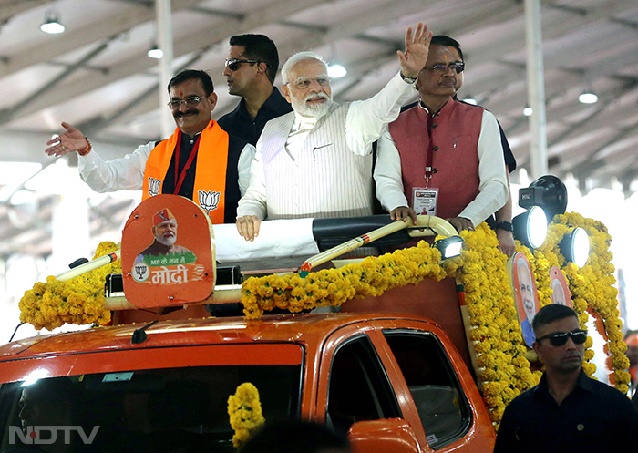 महाकुंभ: पीएम मोदी ने साधा कांग्रेस पर निशाना, कहा-  पुराने ढर्रे, पुरानी मानसिकता पर चल रही है कांग्रेस