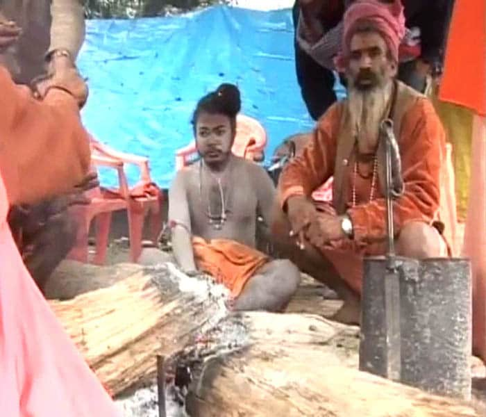 With their earthy habits, acrobatic skills and Shaivite ascetic imagery, the <I>Naga sadhus</i>, are one of the main attractions at the Kumbh. The <i>sadhus</i> have given up a materialistic way of life. (NDTV Photo)