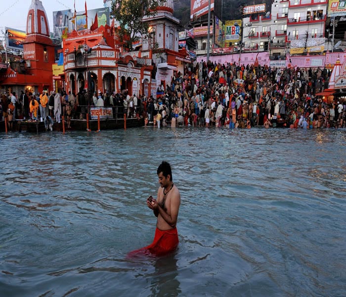 The river is icy, but it is of little consequence to the people thronging its banks. <br/><br/>Ten million people gathered at Haridwar for the Kumbh on April 14, 1998. (AFP Photo)