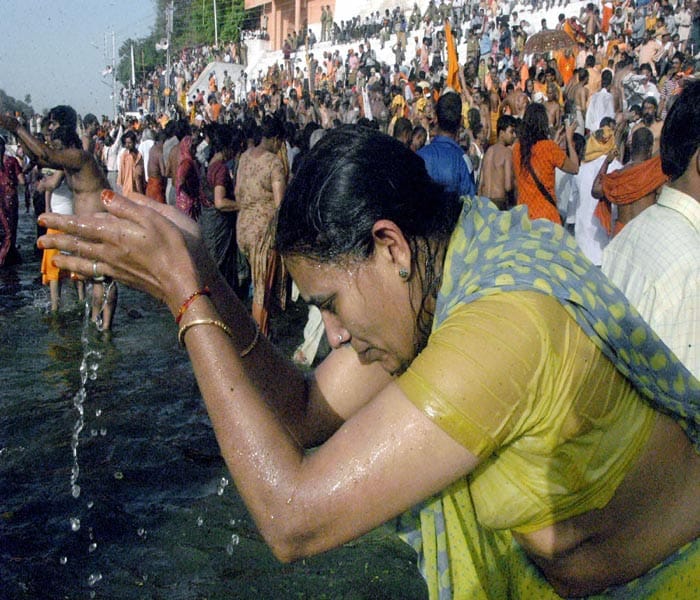 Over 25 lakh people took dips in the Ganga on the occasion of Makar Sankranti - the day when the sun starts to move northwards marking the decline of winter and start of <i>Uttarayan</i>. (NDTV Photo)