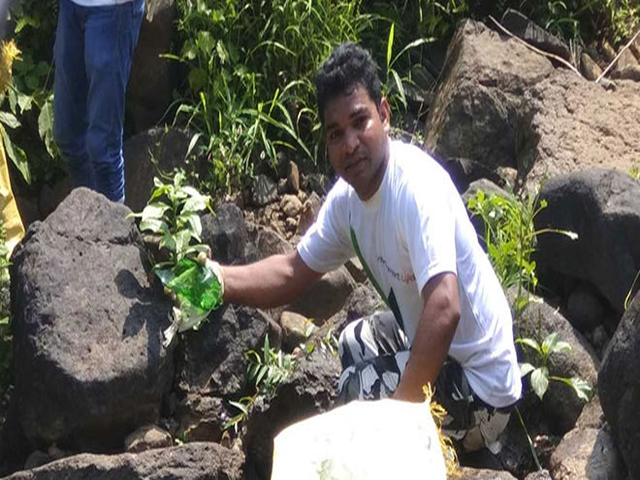 Photo : Move Over Beach Clean Ups As This 31-Year-Old Cleans Waterfalls In Maharashtra
