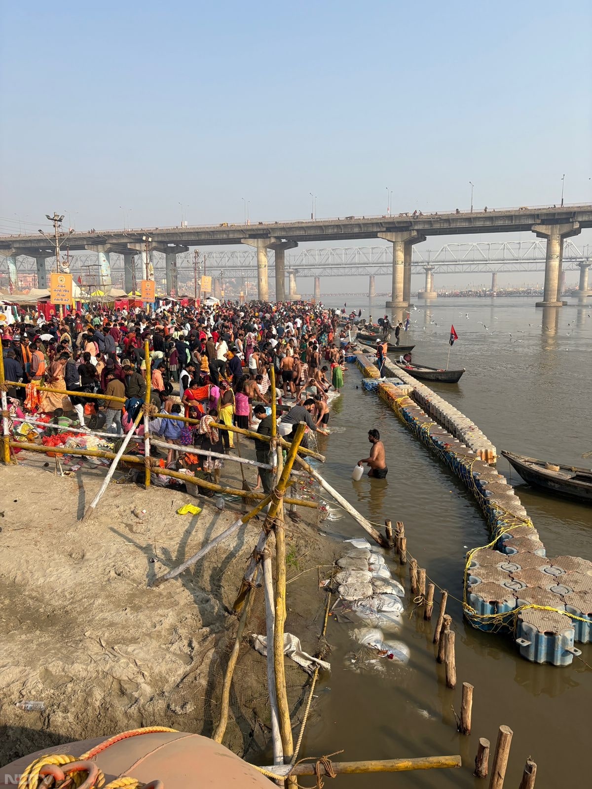 श्रद्धालुओं को किसी भी प्रकार की परेशानी न हो, इसलिए प्रशासन की ओर से प्रयागराज में विशेष व्&zwj;यवस्&zwj;थाएं की गई थी.