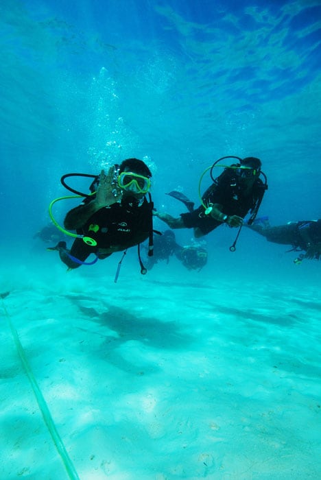 Maldives, October 17, 2009: President Mohamed Nasheed arrives at the underwater cabinet meeting off Girifushi Island. Ministers in full scuba gear met on the sea bed to draw attention to the dangers of global warming for the island nation, a tourist paradise featuring coral reefs and white sand beaches with most parts lying less than one metre above sea level. Scientists have warned it could be uninhabitable in less than 100 years. (AFP Image)