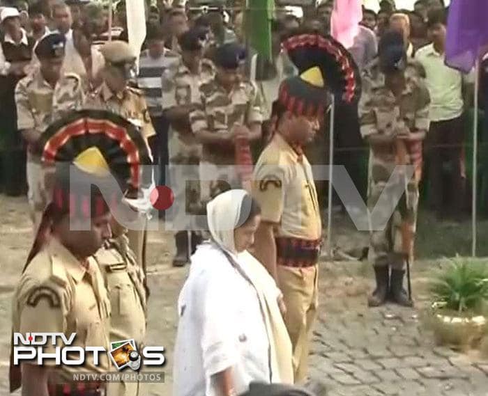 Large numbers of people in Kolkata also came out to pay homage to the victims.