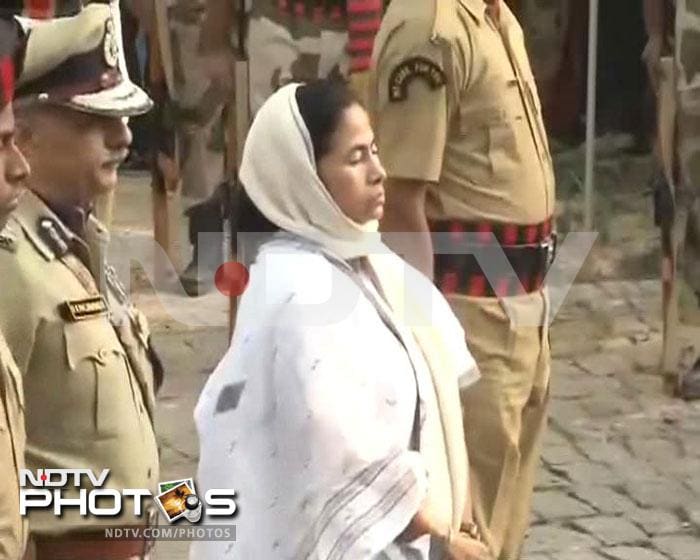 Mamata pays homage to AMRI victims