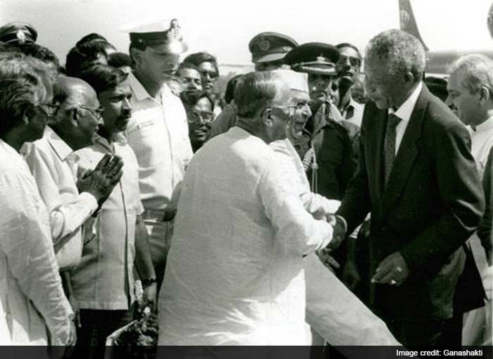 Nelson Mandela, who died at the age of 95 on Thursday, visited Kolkata shortly after his release from jail in 1990. Seen here, former West Bengal Chief Minister and CPM stalwart Jyoti Basu greeting Mr Mandela at Netaji Subhas Chandra Bose International Airport on October 18, 1990.