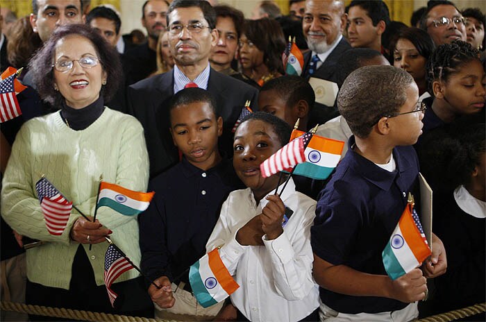 Obama welcomes PM Manmohan Singh