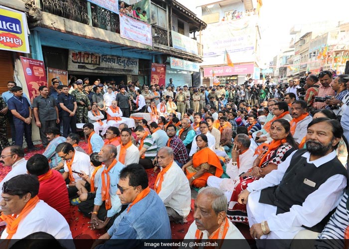 Pics: Top BJP Leaders Attend PM Modi's Special Radio Programme, <i>Mann Ki Baat - Chai Ke Saath</i>