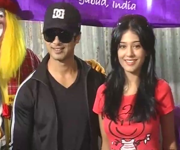 Actors Shahid Kapoor and Amrita Rao, showed up at the marathon to support the NGO Swayamsiddha.<br/><br/>This year's race course traversed the newly-opened Rajiv Gandhi Sea Link, a 5.6 km stretch over sea which bridges Worli and Bandra.