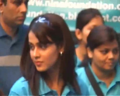 Actress Genelia D'Souza also added to the star power at the Mumbai Marathon.<br/><br/>Apart from the main title sponsor Standard Chartered Bank, the associate sponsor is Tata Consultancy Services. The event was held under aegis of the Athletics Federation of India with technical coordination by Maharashtra Athletic Association and promoted by Procam International. (NDTV Photo)