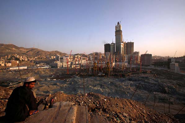 ?Along with the giant Big Ben, there are a slew of other overscale developments ? including a proposal for the planned expansion of the Grand Mosque that dwarfs the original complex.?<br><br>Left, a large area adjacent to the Grand Mosque has been cleared to allow the expansion. (NYT Photo)