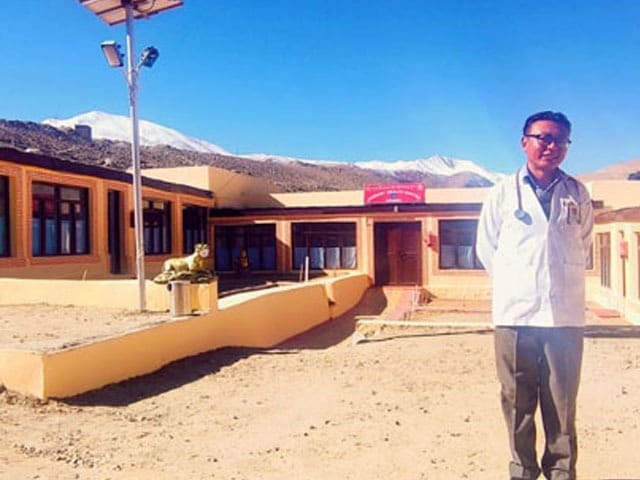 Photo : Meet The 43-Year-Old Doctor Who Aims To Provide Health For All In Remote Areas Of Ladakh
