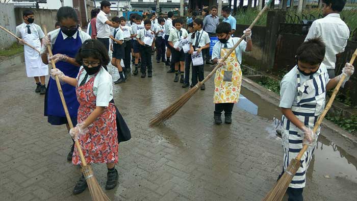 Educational Institutions Participate In #Mere10Guz Clean-Up Drives