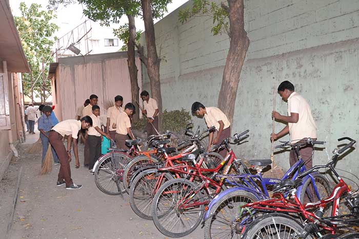 Educational Institutions Participate In #Mere10Guz Clean-Up Drives